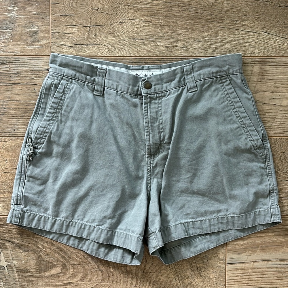 Columbia Women’s size 10 Petite Gray Cotton Shorts 4” Inseam